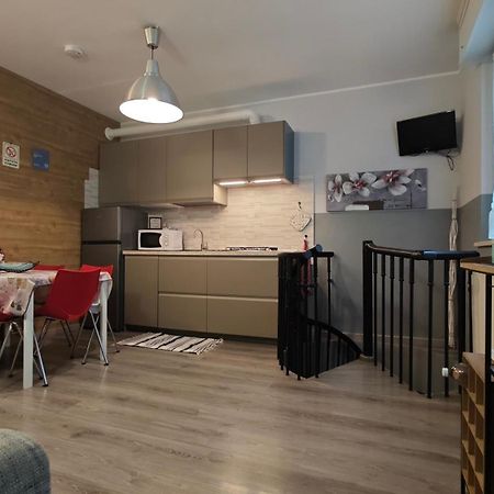 Appartamento Aleph With Private Parking, Next Train Station Como Kültér fotó