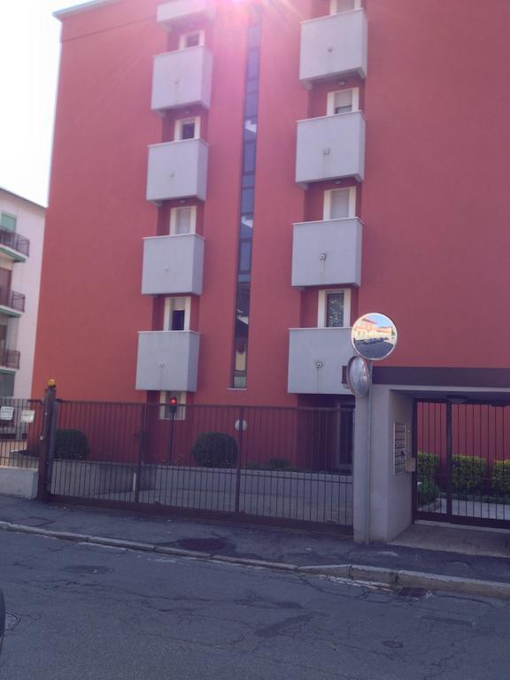 Appartamento Aleph With Private Parking, Next Train Station Como Kültér fotó
